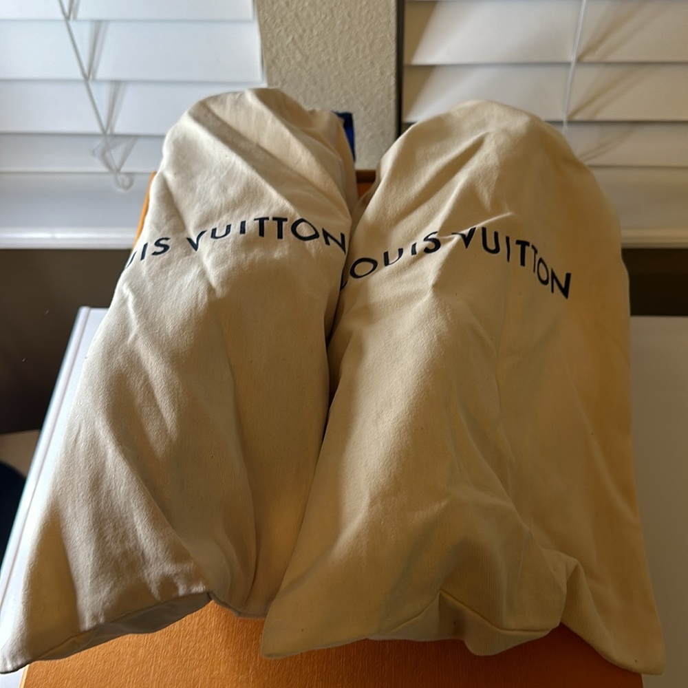 LOUIS VUITTON LV MOCCASINS - Picture 6 of 8